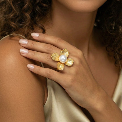 Statement-Ring mit blühender Perle