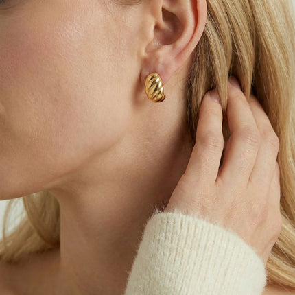 Goldene Twist-Ohrstecker