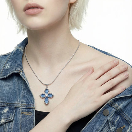 Halskette mit Kreuz der Göttlichen Gnade