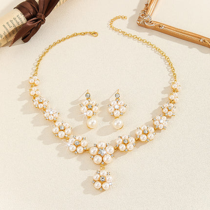 3 PCs Vintage Luxury Short Artificial Pearl Rhinestone Alloy Clavicle Chain Necklace And Earrings Set Jewelry