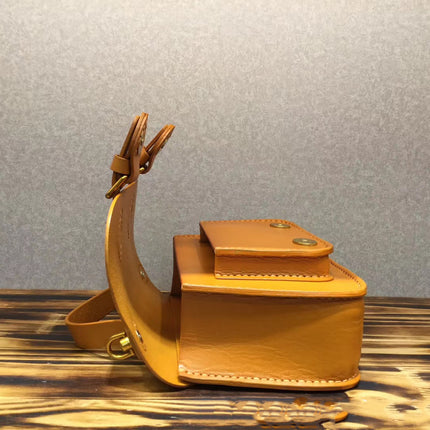 Vintage-Inspired Cream Leather Messenger Bag – Tree-Embossed Design